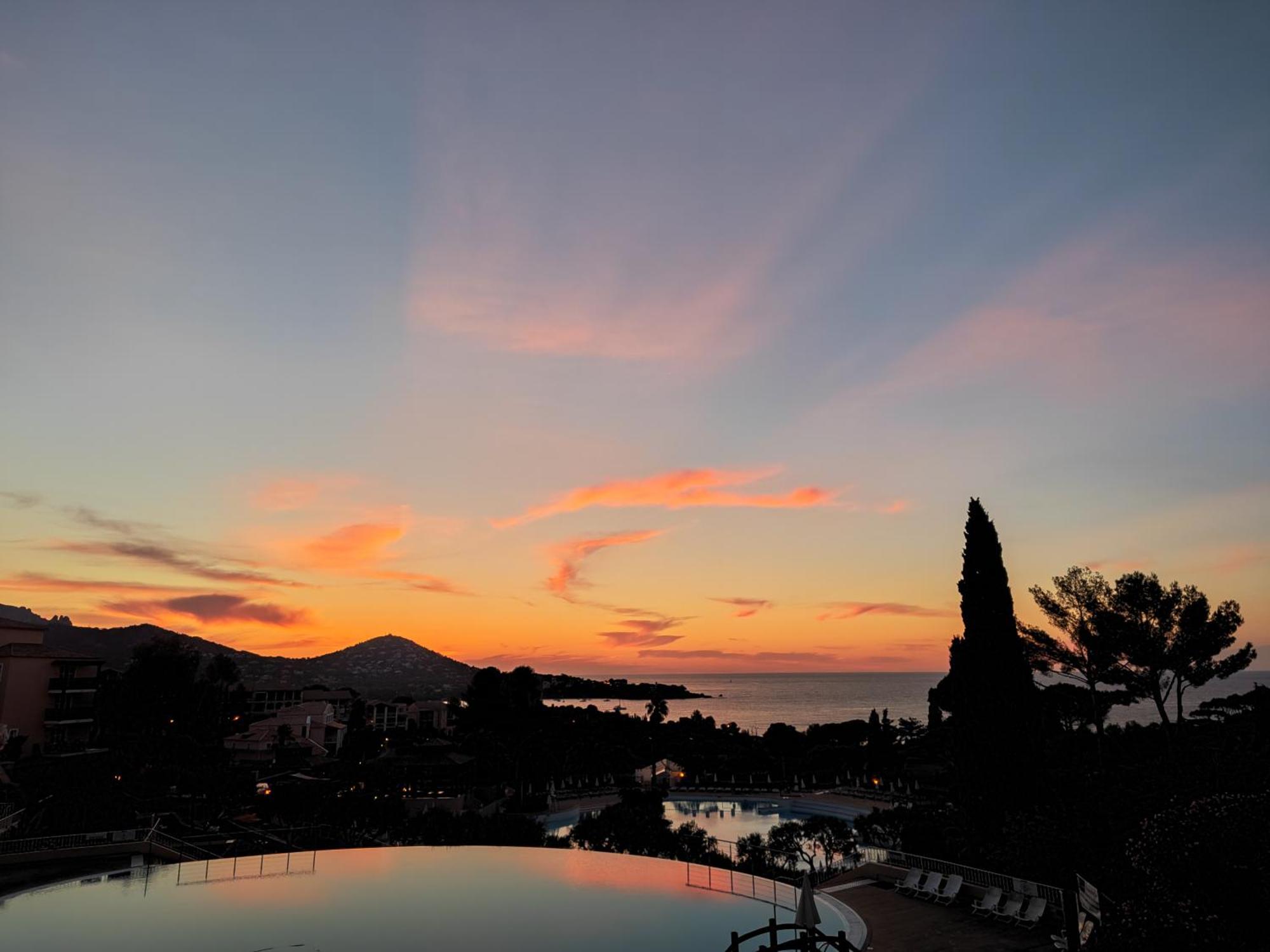 Cozy Apartment In Agay With Stunning Views Saint-Raphaël Kültér fotó